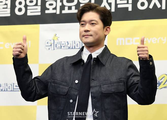 (서울=뉴스1) 권현진 기자 = 방송인 김대호가 8일 오후 서울 마포구 상암동 스탠포드호텔에서 열린 MBC every1 '위대한 가이드2' 제작발표회에 참석해 포즈를 취하고 있다. '위대한 가이드2'는 한국 거주 N년차 대한외국인이 가이드가 되어 모국을 방문하는 여행자들에게 현지인만이 아는 스팟들을 알려주는 여행 리얼리티 프로그램이다. 2025.4.8/뉴스1 Copyright (C) 뉴스1. All rights reserved. 무단 전재 및 재배포, AI학습 이용 금지. /사진=(서울=뉴스1) 권현진 기자