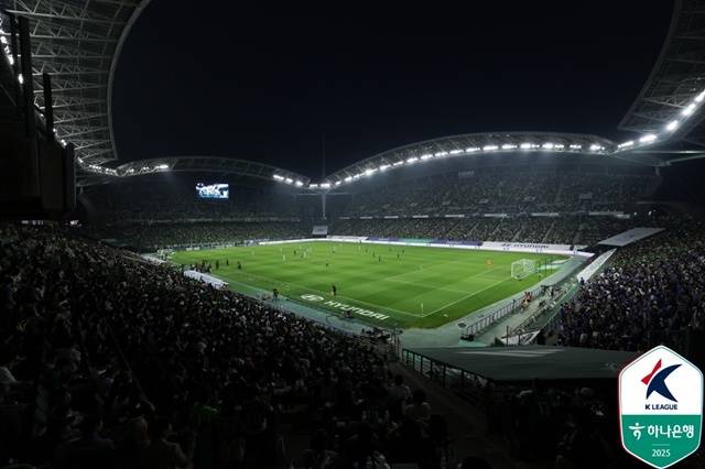 매진을 기록한 전주월드컵경기장. /사진=한국프로축구연맹 제공
