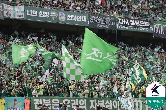 응원 펼치는 전북 팬들 [한국프로축구연맹 제공. 재판매 및 DB 금지]