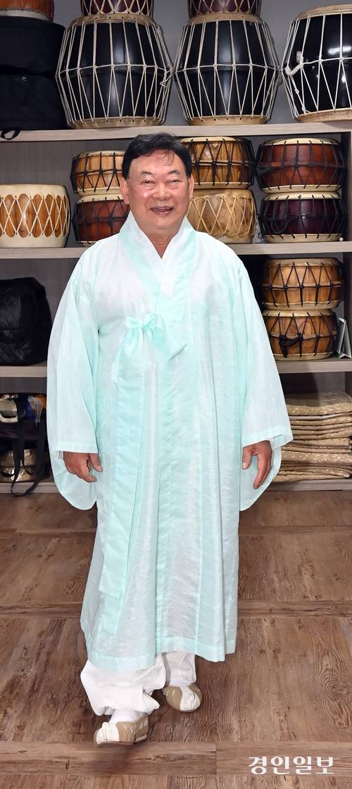 지난 21일 오후 인천 부평구 인천남사당놀이보존회 연습실에서 만난 지운하 보존회 이사장. 2025.5.21 /김용국기자 yong@kyeongin.com