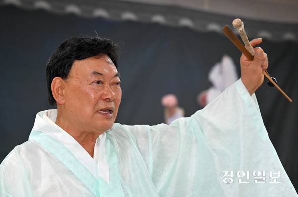 지난 21일 오후 인천 부평구 인천남사당놀이보존회 연습실에서 만난 지운하 보존회 이사장. 2025.5.21 /김용국기자 yong@kyeongin.com