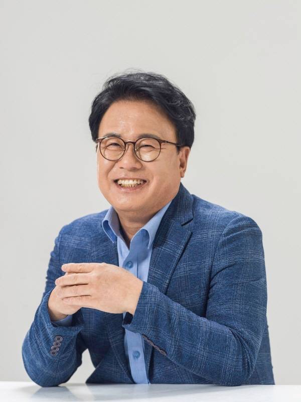 오인태 작가는 "따뜻한 밥을 먹으며 서로의온기를 나눌 수 있는 시간을 가지는 것이 중요하다"라고 말했다.