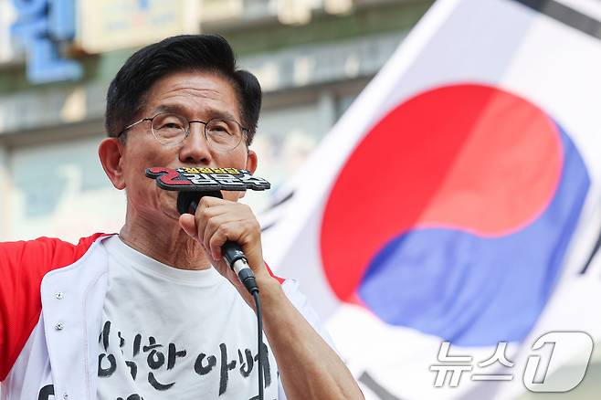 김문수 국민의힘 대통령 후보가 1일 오후 경기 의정부시 태조이성계상 앞에서 열린 유세에서 지지를 호소하고 있다. (공동취재) 2025.6.1/뉴스1 ⓒ News1 이광호 기자