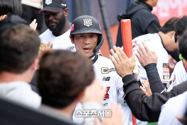 KT 박경수(가운데) 코치의 선수 시절 모습. 수원 | 박진업기자 upandup@sportsseoul.com