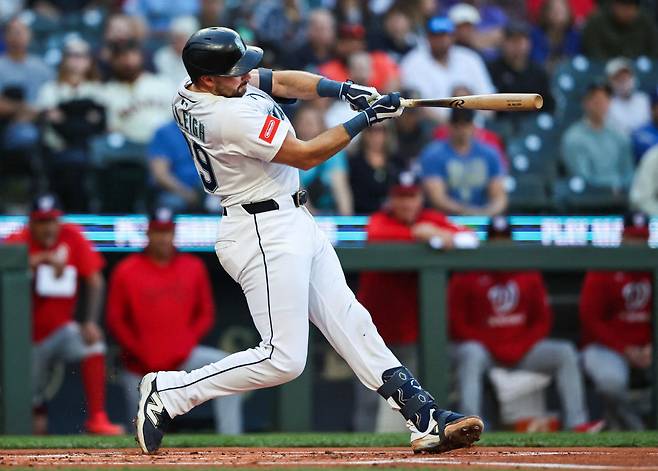 시애틀 매리너스 칼 롤리는 올시즌 우타석에서 훨씬 높은 타율을 기록 중이다. AFP연합뉴스