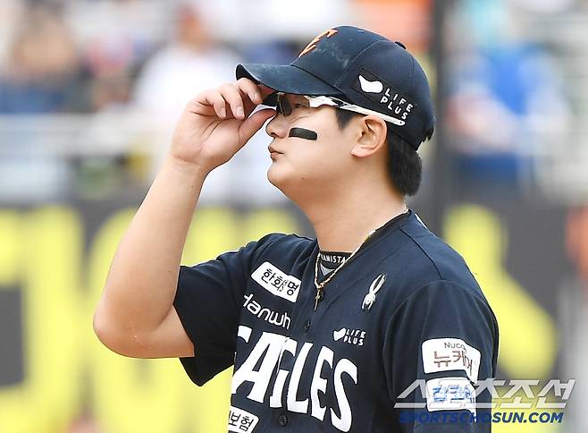 31일 창원 NC파크에서 열린 한화-NC전. 있다. 9회말 3실점한 김서현이 난감해하고 있다. 창원=정재근 기자 cjg@sportschosun.com/2025.5.31/