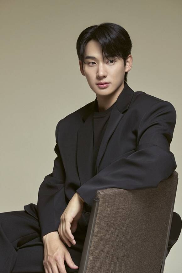 배우 정가람이 <더팩트>와 만나 넷플릭스 오리지널 시리즈 '탄금' 공개 관련 인터뷰를 진행했다. 극 중 무진을 맡은 그는 배우 이재욱 조보아 등과 호흡을 맞췄다. /넷플릭스