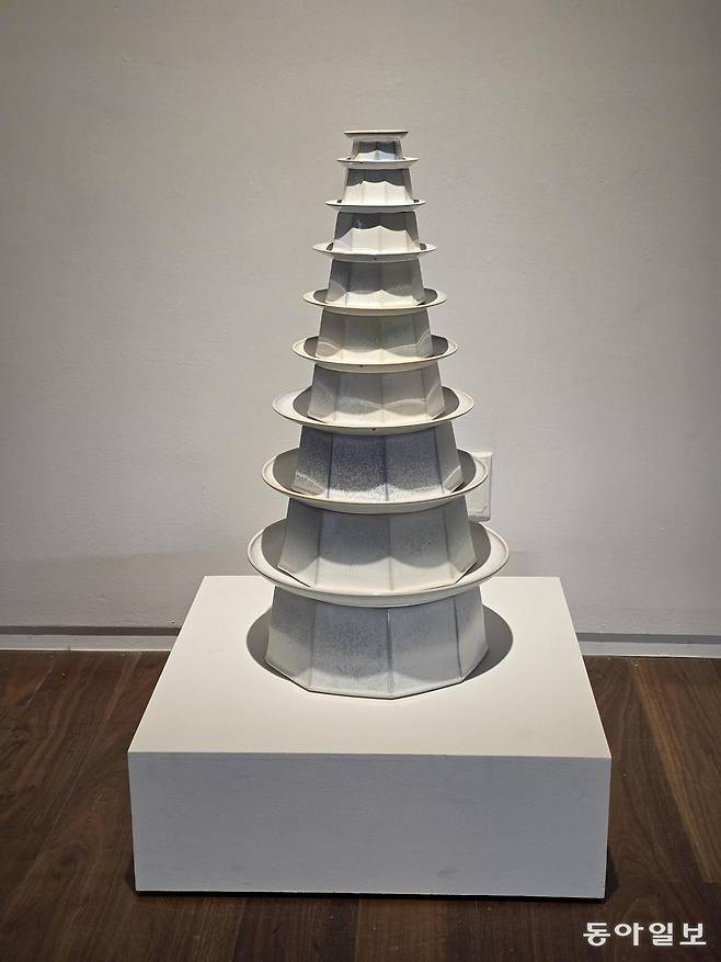 도예가 윤상현의 ‘소반탑’.