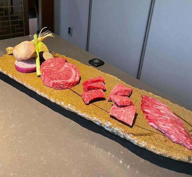 IMG_6879.jpeg 비싼걸로 유명한 고기집... 한우 모듬 메뉴