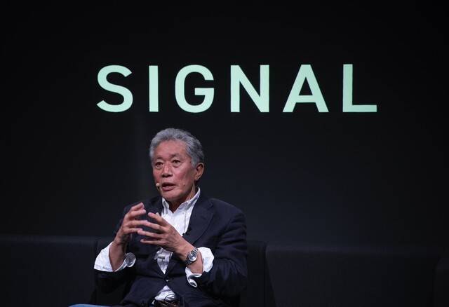 지난달 28일 서울 강서구 엘지아트센터 유플러스 스테이지에서 우치다 다쓰루가 인터뷰 잡지 ‘아이브’ 주최 콘퍼런스에서 이야기하고 있다. 아이브 제공