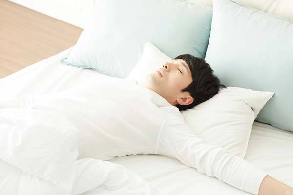 낮잠을 오래 자거나, 정오에서 오후 세 시 사이에 자거나, 불규칙한 패턴을 보이는 경우 그렇지 않을 때보다 사망 위험이 높다는 연구 결과가 나왔다./사진=클립아트코리아