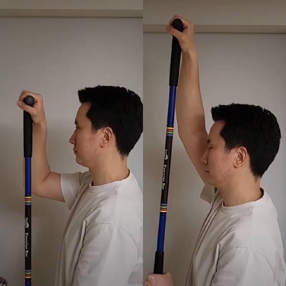 단한 운동과 생활 습관의 변화만으로도 어깨 통증에서 벗어날 수 있다. 사진은 T-bar exercise. [사진=유튜브 채널 '정형외과 전문의 선지호']