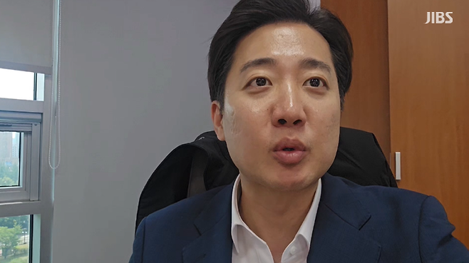 이준석 개혁신당 대선 후보가 오늘(1일) 영상 메시지를 통해 제주도민들에게 지지를 당부하는 모습 (이준석 제주선대위 제공)