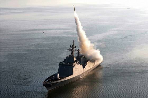 진수된 지 일주일도 안 되어 초음속 순항미사일 발사 테스트를 하는 최현함. 많은 이들을 놀라게 했다. 뉴스1