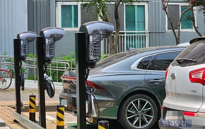 경기 안산의 한 노후 아파트에 전기차 충전시설이 설치됐다. 사진=오세성 한경닷컴 기자