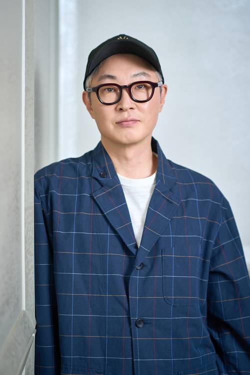 7년 만에 영화 <하이파이브>로 돌아온 강형철 감독. NEW 제공