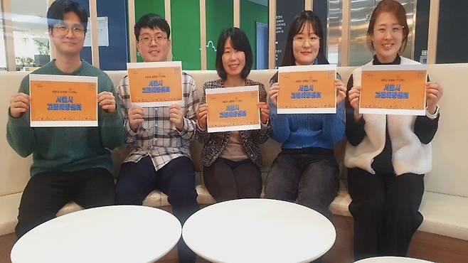 The Seoul Isolation Prevention Center, the first of its kind in South Korea, opened in January to address rising social isolation and prevent lonely deaths. Director Lee Soo-jin (center) and her team are expanding outreach and emotional support services citywide. (Seoul Metropolitan Government)