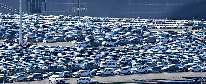 경기도 평택항 내 자동차 전용부두에 선적을 기다리는 수출용 차량이 세워져 있다. [헤럴드DB]