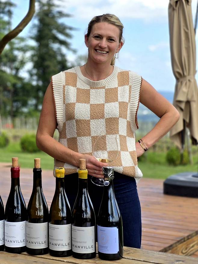 그랜빌 오너&nbsp;Ayala Holstein.