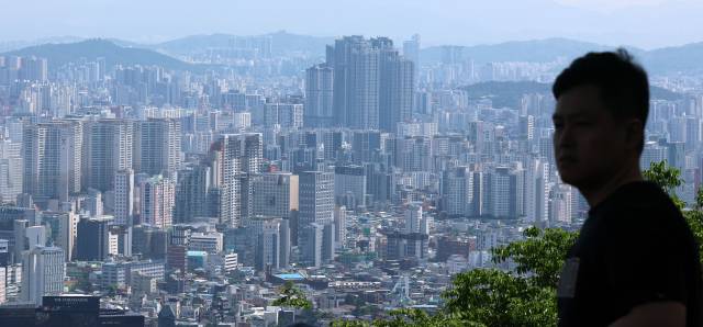 서울 남산에서 바라본 서울시내 아파트단지 모습. 뉴스1