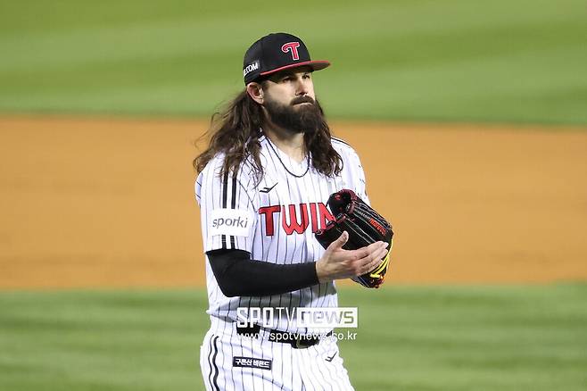 ▲ KBO리그 구단들의 제안에 귀를 열고 있는 것으로 알려진 케이시 켈리 ⓒ곽혜미 기자