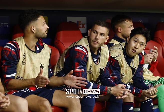 ▲ 이날 벤치에서 시작했던 이강인. 끝내 출전 기회는 오지 않았다. ⓒ연합뉴스/REUTERS