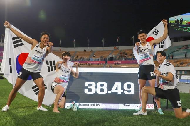 2025 아시아육상선수권대회 남자 400m 계주에서 우승한 한국 선수들. /사진=대한육상연맹 제공