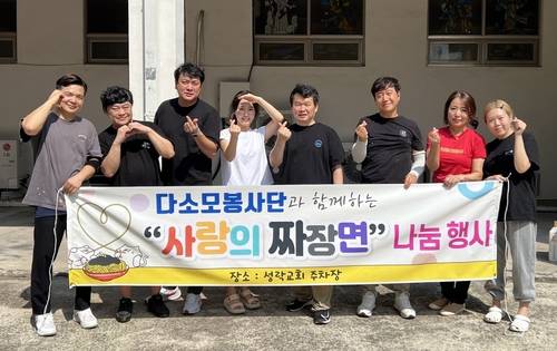 짜장면 봉사하는 김광희 사무관 [김광희씨 제공.재판매 및 DB 금지]