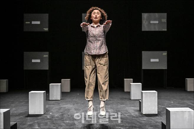 연극 ‘유령’의 한 장면(사진=세종문화회관)