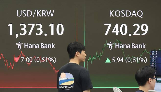 2일 서울 하나은행 본점 딜링룸 모습. (사진=연합뉴스)