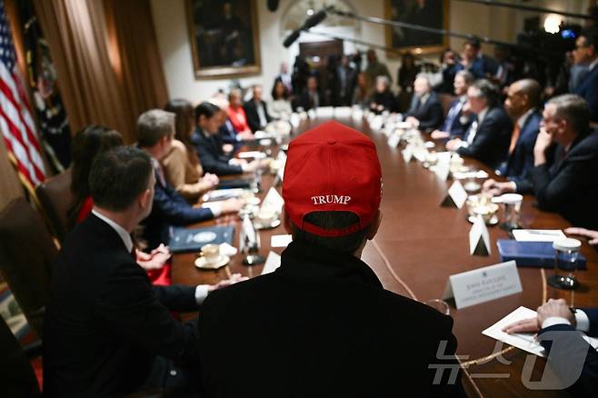 도널드 트럼프 미국 대통령이 지난 3월 백악관에서 각료회의를 주재하는 모습 ⓒ AFP=뉴스1