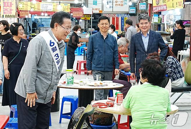 김영록 전남도지사, 투표 참여 독려.(전남도 제공. 재판매 및 DB금지) 2025.6.2/뉴스1