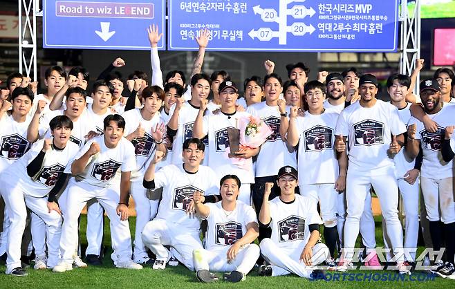 기념 촬영으로 은퇴식도 마무리