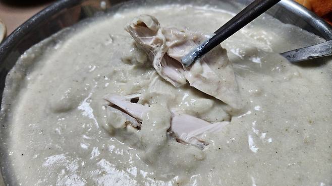 20250601_211238.jpg 저녁 와이프가 포장해온 들깨 삼계탕