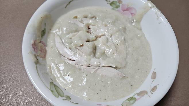 20250601_211254.jpg 저녁 와이프가 포장해온 들깨 삼계탕