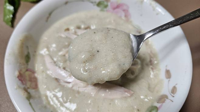 20250601_211306.jpg 저녁 와이프가 포장해온 들깨 삼계탕