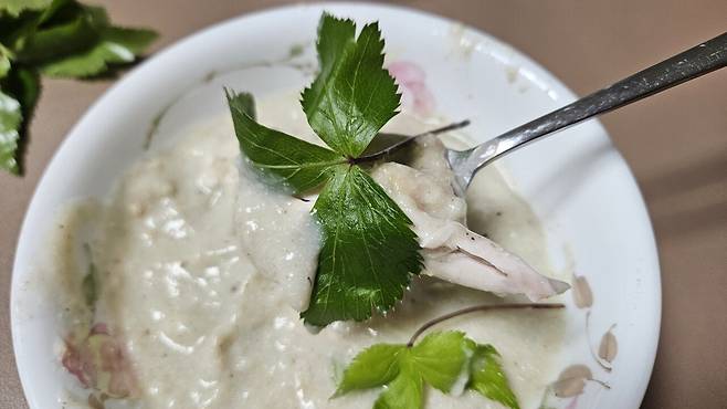 20250601_211354.jpg 저녁 와이프가 포장해온 들깨 삼계탕