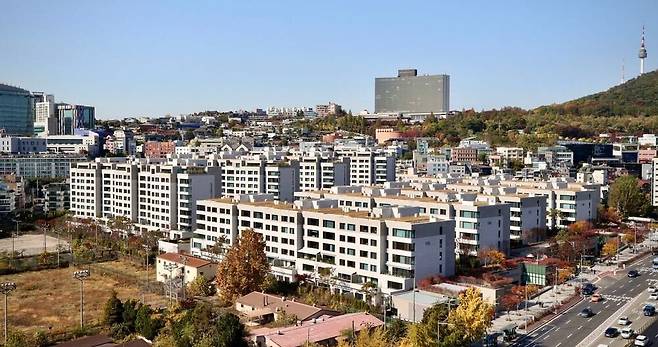 1000006693.jpg 밑에 일본긴자 티파니 건물 조감도와 대비되는 아파트