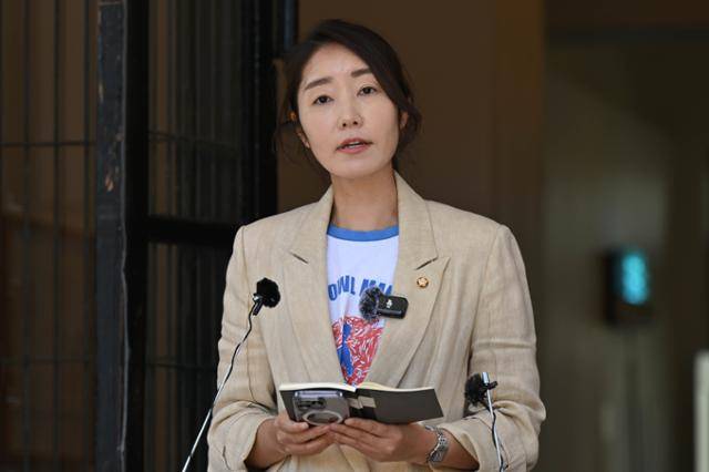 국회 보건복지위원회의 야당 간사를 맡고 있는 강선우 더불어민주당 의원. 박시몬 기자