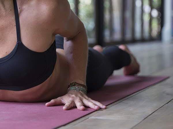 호흡 곤란을 호소한 50대 남성이 복와위(아래로 향하게 엎드려 눕는 자세)를 시행해 호흡이 정상으로 돌아온 사례가 해외 저널에 실렸다. (사진은 사례와 직접적 관련 없음)/사진=클립아트코리아