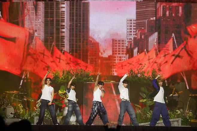 그룹 투모로우바이투게더. 사진출처=2025 위버스콘 페스티벌