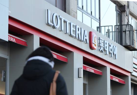 ‘12·3 비상계엄’ 직전 전현직 군인들이 비밀 회동을 가진 것으로 알려진 경기 안산시의 한 롯데리아 매장의 모습. 뉴스1