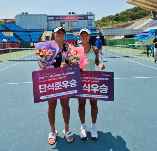 백다연(오른쪽)과 이은혜. 사진[연합뉴스]
