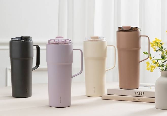 락앤락의 ‘메트로 카페 세라믹 텀블러’ 750ml 제품. [사진 = 락앤락]