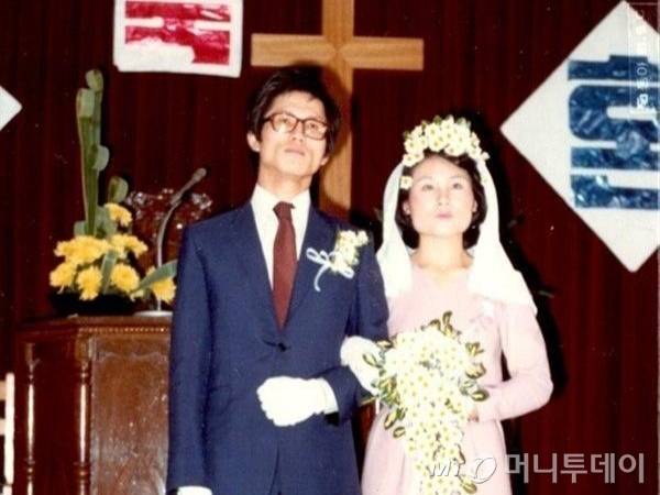 1981년 서울 봉천동 교회에서 결혼식을 올린 김문수 국민의힘 대선 경선 예비후보와 설난영 여사의 모습./사진=김문수 국민의힘 대선 경선 예비후보 캠프 제공