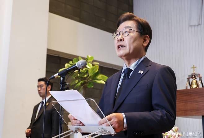 [성남=뉴시스] 고승민 기자 = 이재명 더불어민주당 대선 후보가 2일 경기 성남주민교회에서 기자회견을 하고 있다. 2025.06.02. kkssmm99@newsis.com /사진=고승민