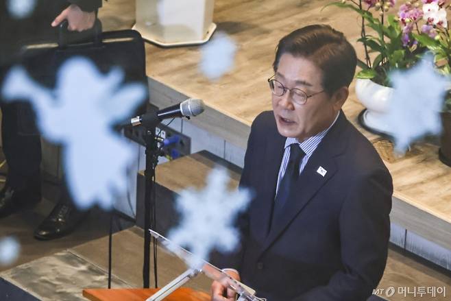 [성남=뉴시스] 고승민 기자 = 이재명 더불어민주당 대선 후보가 2일 경기 성남주민교회에서 기자회견을 하고 있다. 2025.06.02. kkssmm99@newsis.com /사진=고승민