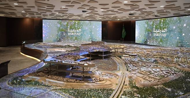 사우디아라비아 ‘디리야 게이트 개발청’ 내 전시된 조감도 모형. 디리야 일부 구역의 지하 공간 계획이 표현돼 있다. [카카오모빌리티 제공]