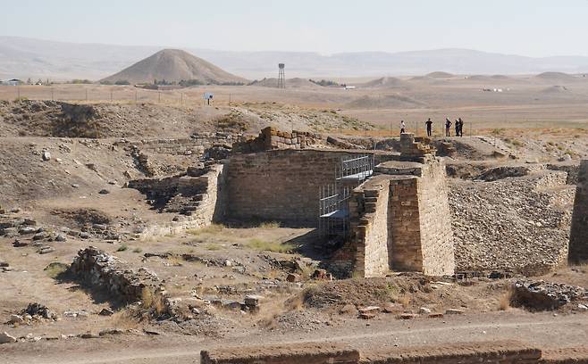 고르디온 유적. 멀리 미다스왕릉이 보인다.