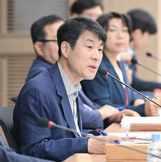 김정기 대구시장 권한대행이 2일 대구시 산격청사 대회의실에서 간부회의를 주재하고 있다.[대구시 제공]